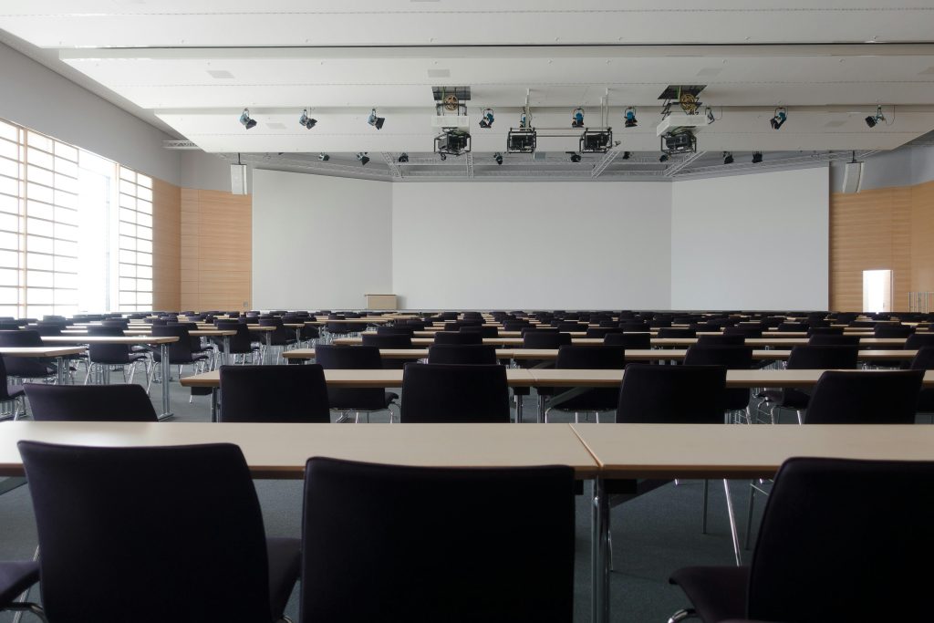 Raumvermietung: Lösung des leerern Saal 